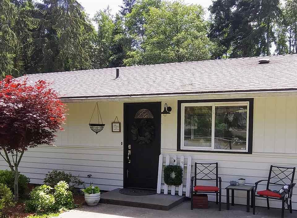 1st image of 250 E Bluff Dr