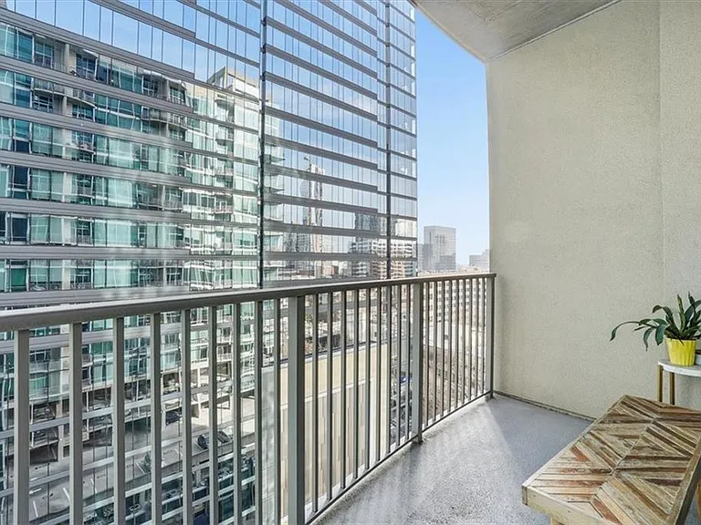 923 Peachtree St NE #1221 — Photo 22