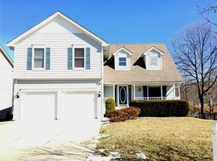 8705 N Lathrop Dr, Kansas City, MO 64155