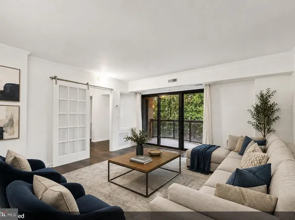8370 Greensboro Dr APT 402, McLean, VA 22102