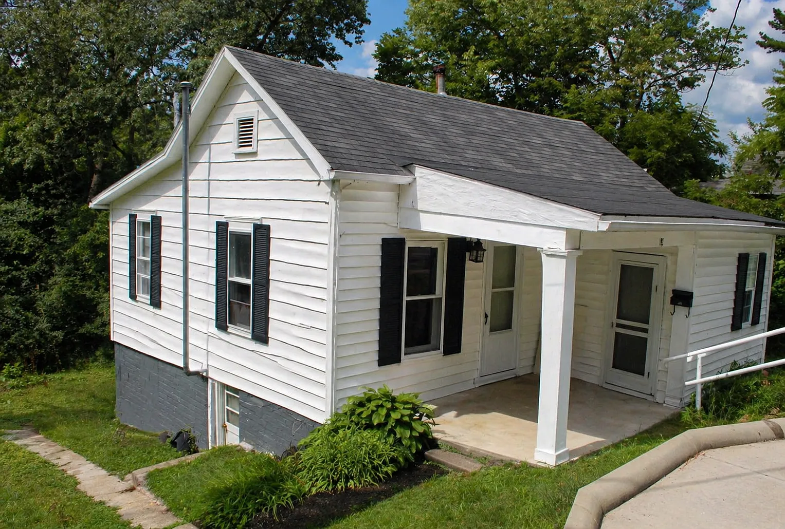 14 First Street - Single House — Photo 1