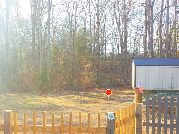 4th image of 213 Village Point Dr