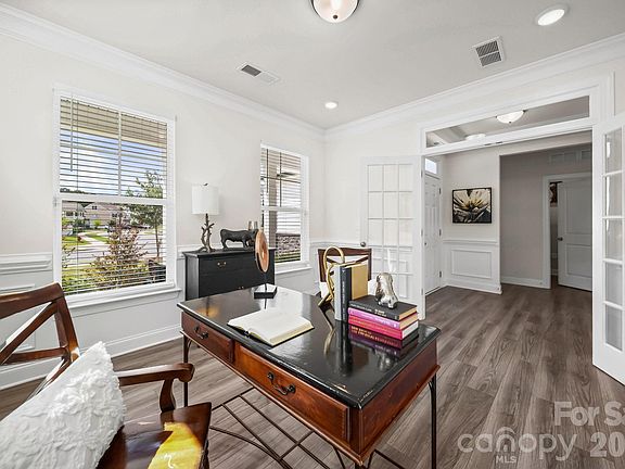 5th image of 2361 Windley Dr