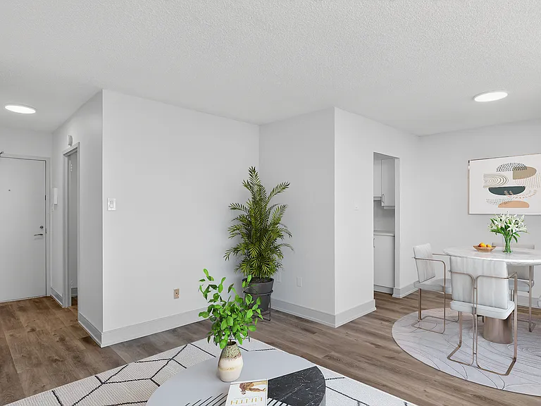 77 Davisville Ave — Photo 6