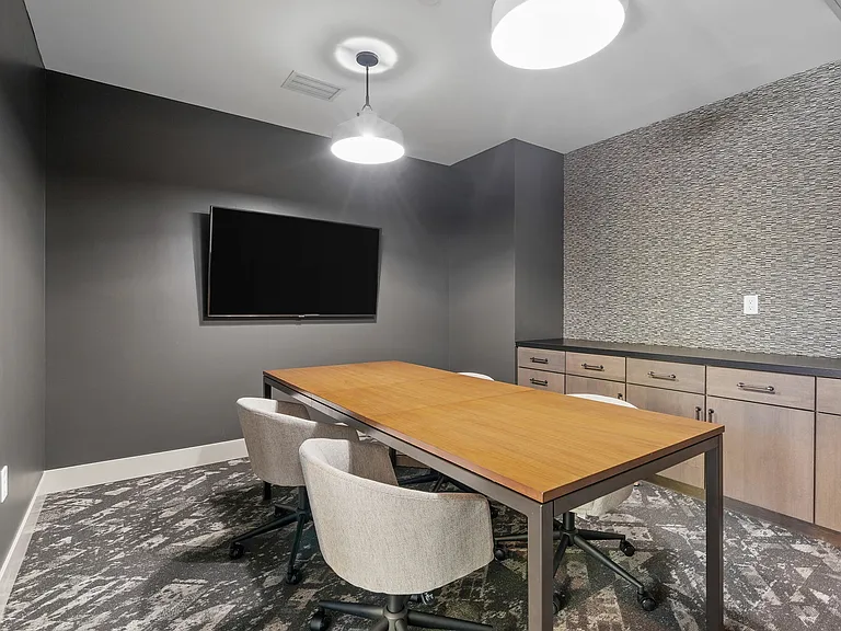 44-web-or-mls-470 Lexington Pkwy-44