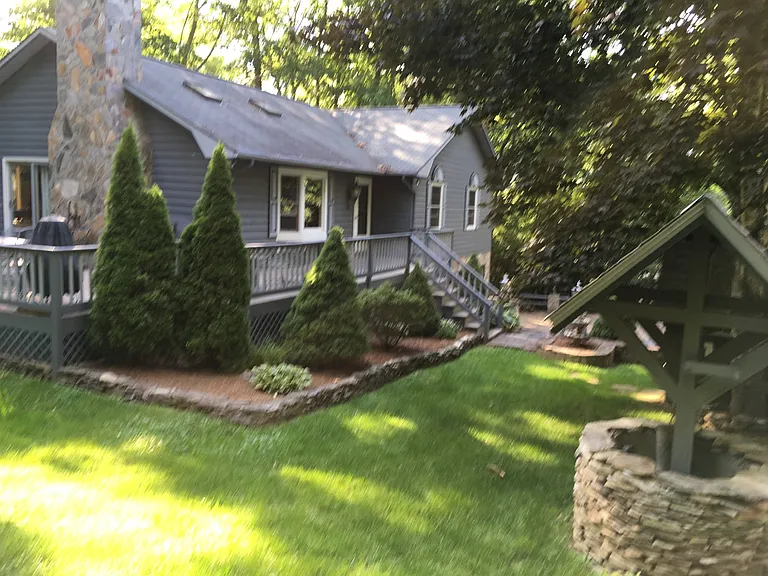 283 Tanglewood Dr — Photo 2
