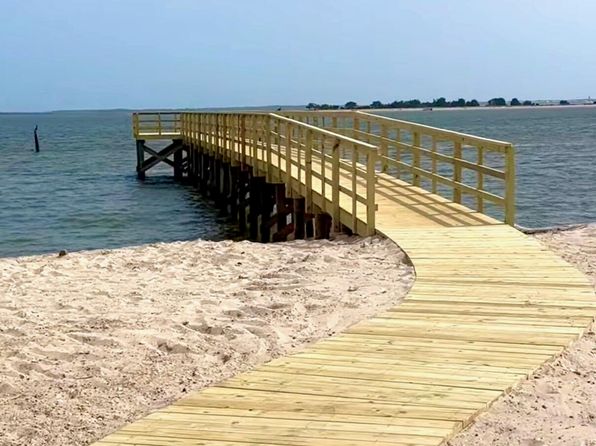 704 E Moore Street #110, Southport, NC 28461