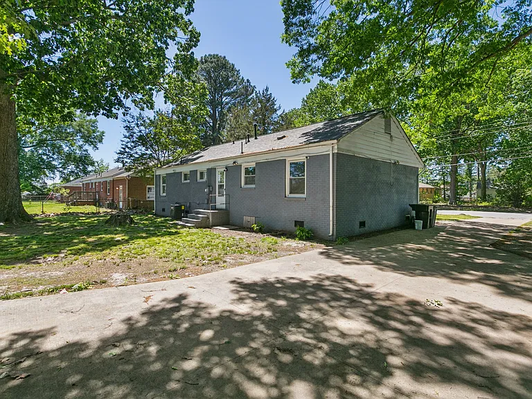 314 Martha Lee Dr — Photo 30