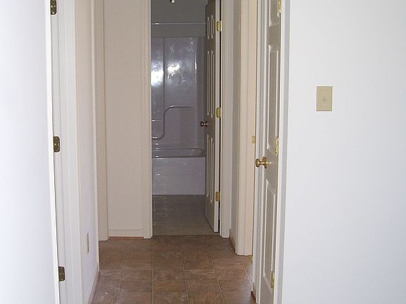  Easy-to-clean hall and entrance