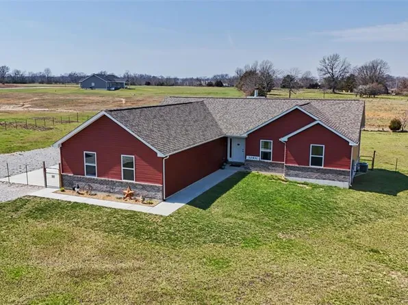30931 Bonnie Bell Dr, Warrenton, MO 63383