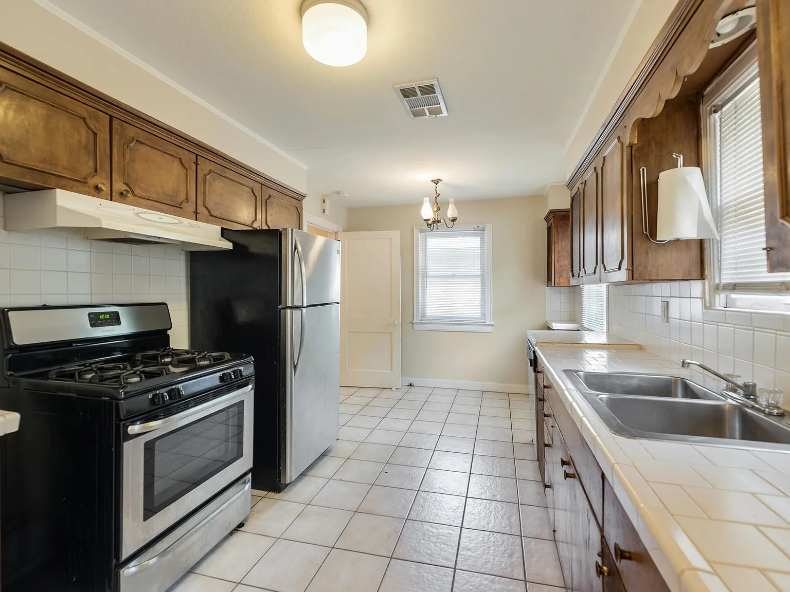 2 bed, 1200 sqft, $1,895 — Photo 4