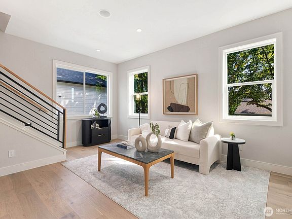 4th image of 6206 43rd Avenue NE