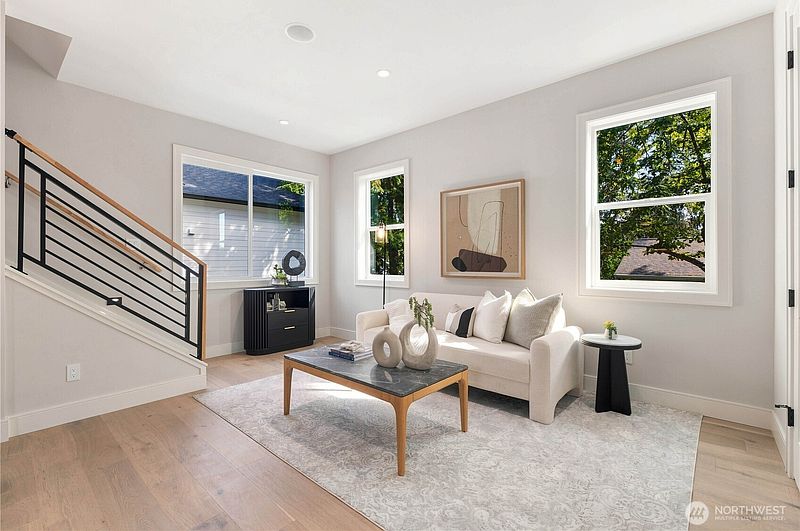 4th image of 6206 43rd Avenue NE #B