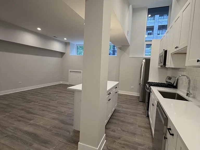 2247 W Lawrence Ave #3 — Photo 5