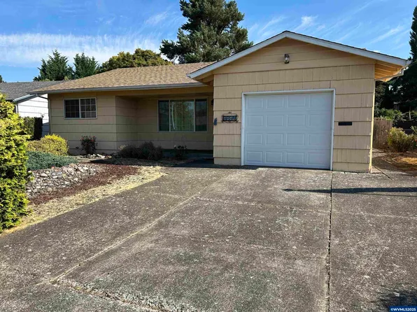 2301 Oregon Ct, Woodburn, OR 97071