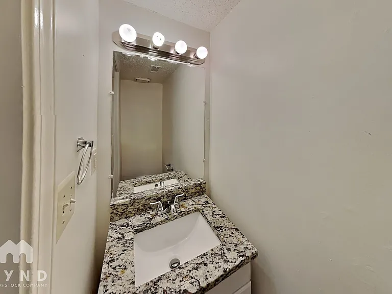 5561 Northcut Dr — Photo 23