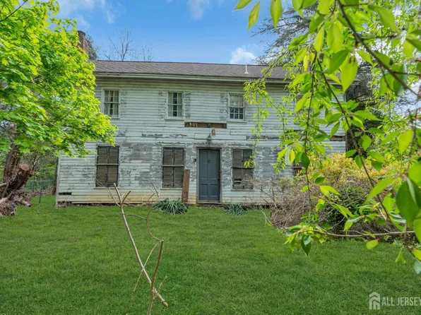 8 Church St, Middletown, NJ 07748