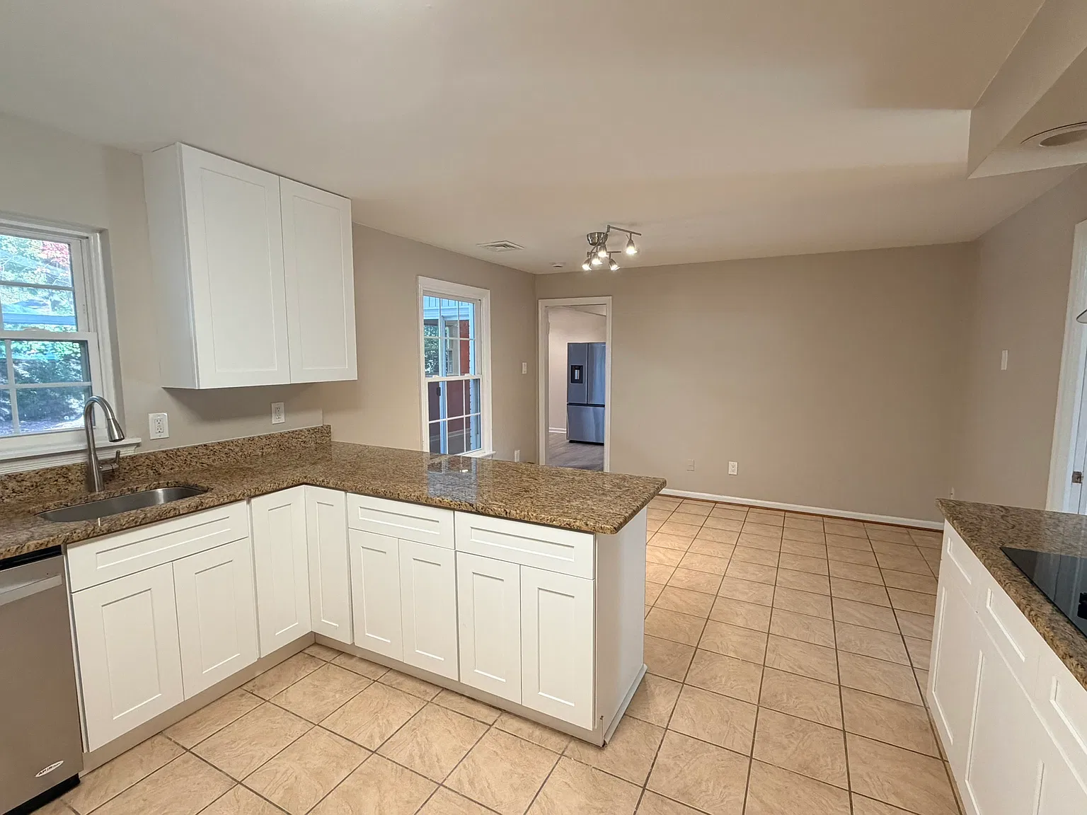 4 bed, 2758 sqft, $4,595 — Photo 3