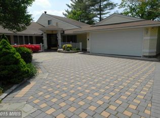 4 Abbey Cir, Sterling, VA 20164