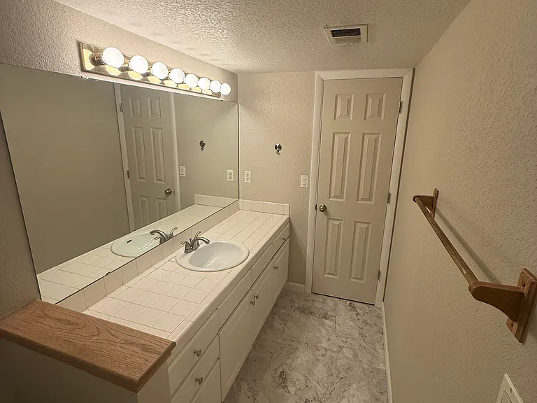2829 Springdale Ln — Photo 10