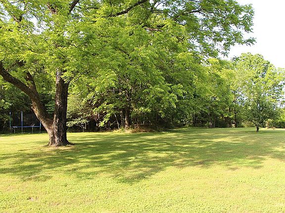 5th image of 525 Cedar Hill Ln