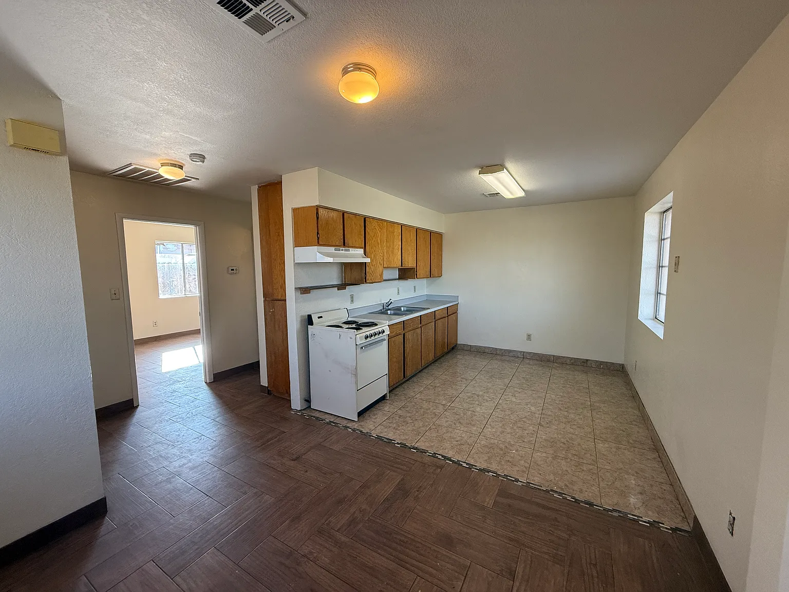 1 Bed 1 Bath Rental in Yuma, AZ! — Photo 2