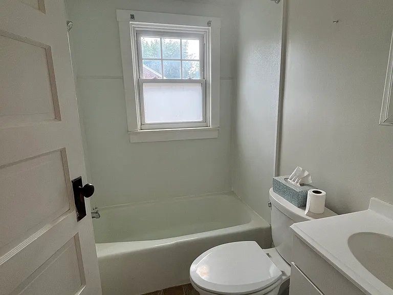 53 W Green St — Photo 12