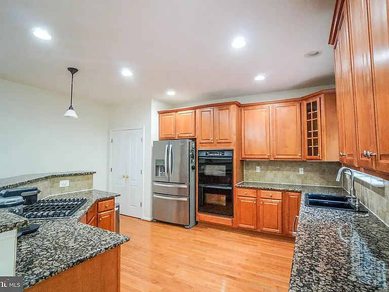 4459 Monmouth St — Photo 2