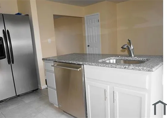 1706 Stella Ct — Photo 5