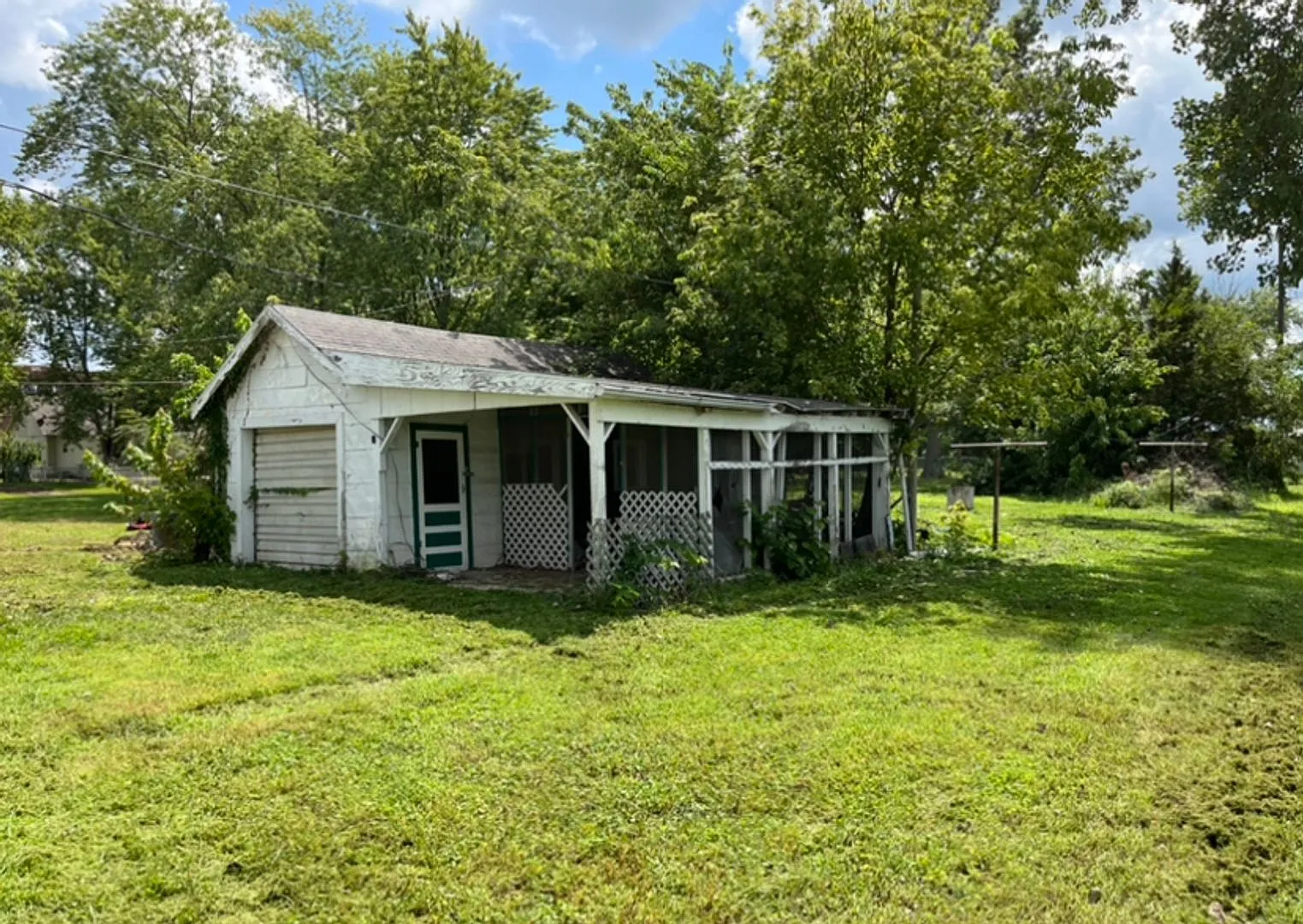 Odin, Il - 3 Bedroom Home - Investor Special - Accepting Cash Offers - $155 Month / $400 Down — Photo 2