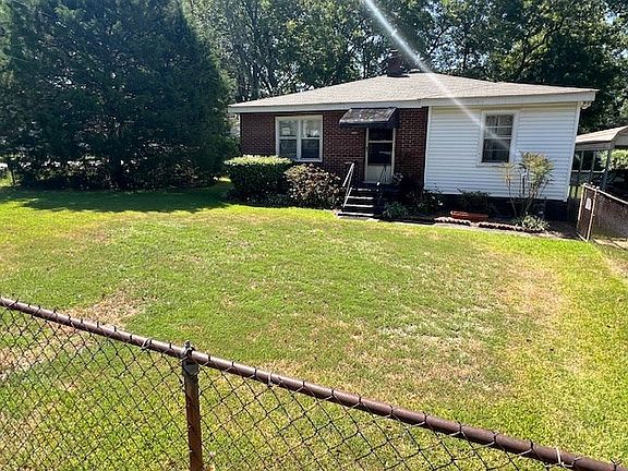 3rd image of 1068 McLendon Ave