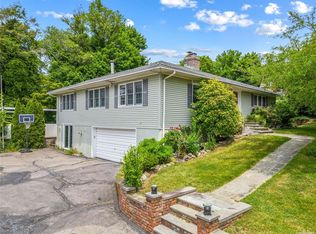 48 Smith St, Glen Head, NY 11545