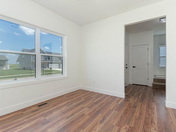 5th image of 775 Kristin Dr