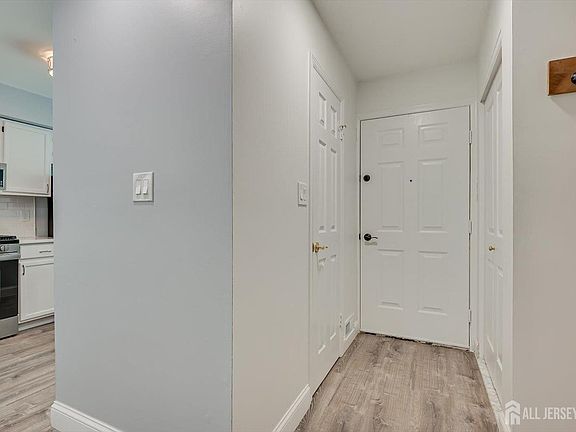 3rd image of 822 Darlington Dr