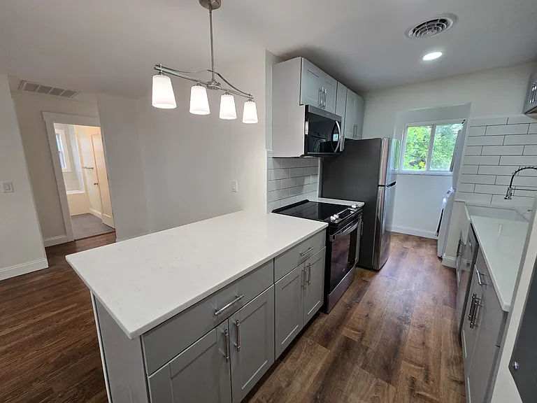 6305 Englewood Ave #4 — Photo 10