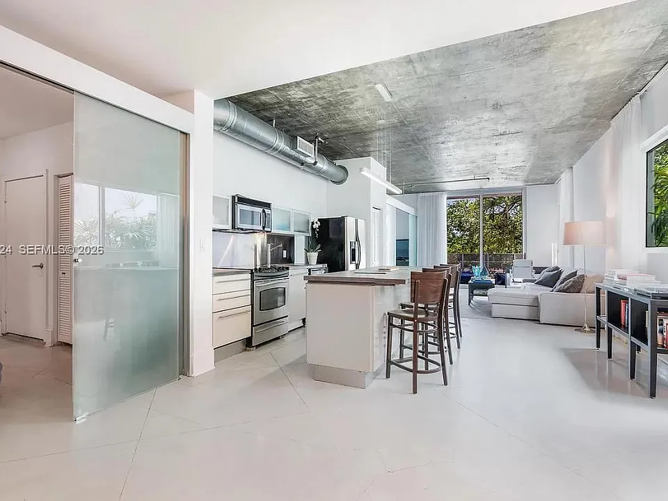 1700 Meridian Ave #208