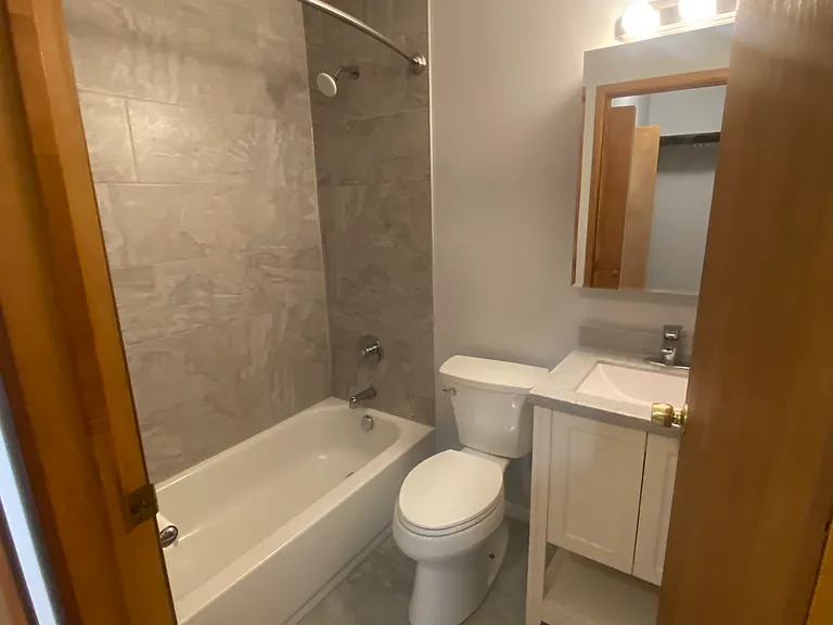 1110 N Hermitage Ave #1R — Photo 9