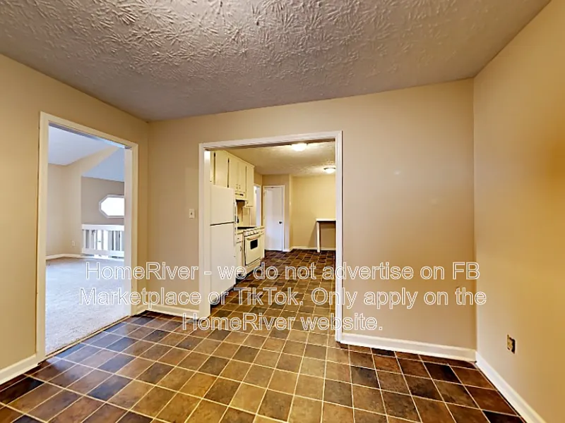 3 bed, 2.0 bath, 1982 sqft, $1,795 — Photo 3