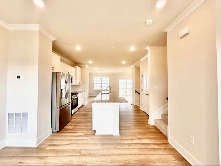 2208 Rodgers Dr — Photo 11