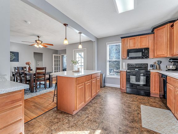 5th image of 147 N Clayton St