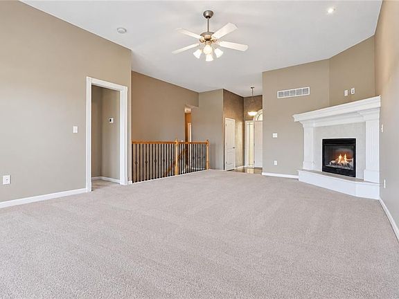 3rd image of 615 Seaton Blvd