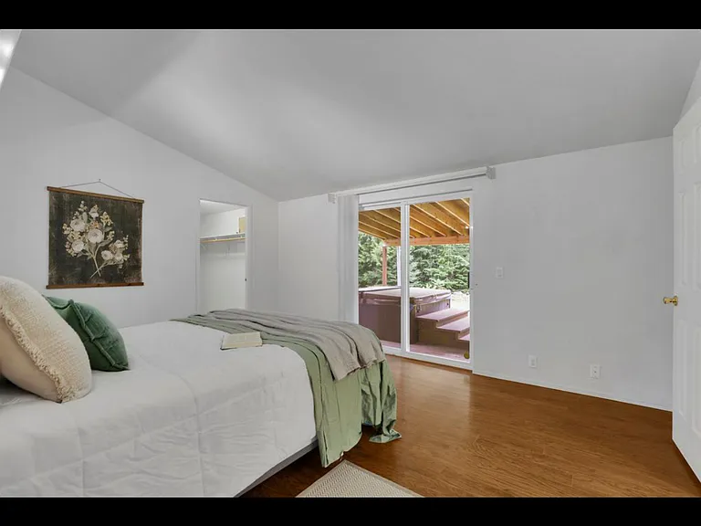 221 Harworth Rd — Photo 2