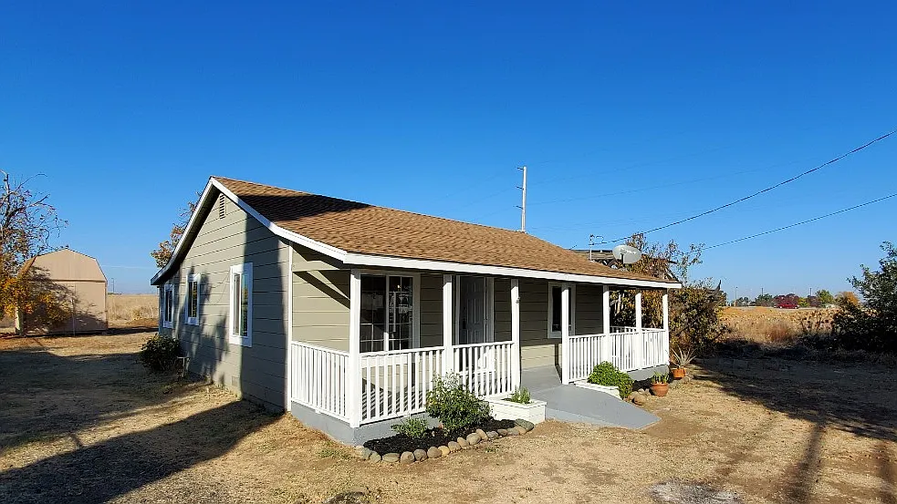 2559 Willow St photo 1