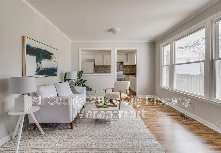 209 Rhine Dr — Photo 5