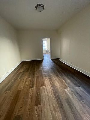 4th image of 1035 45th St APT 3C