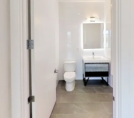 Rented by Bank Neary | media 8