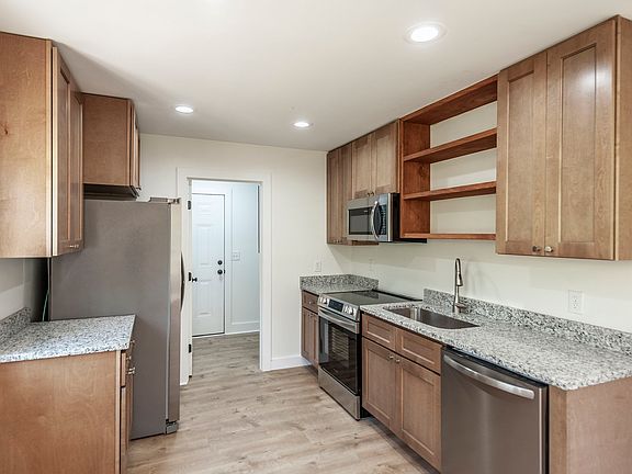 23rd image of 655 Cummings Ln