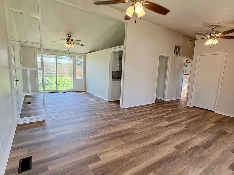 1207 Kingston Dr — Photo 6