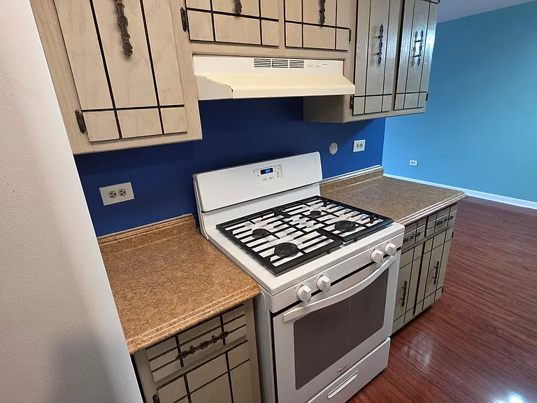8901 S Roberts Rd #108 — Photo 6