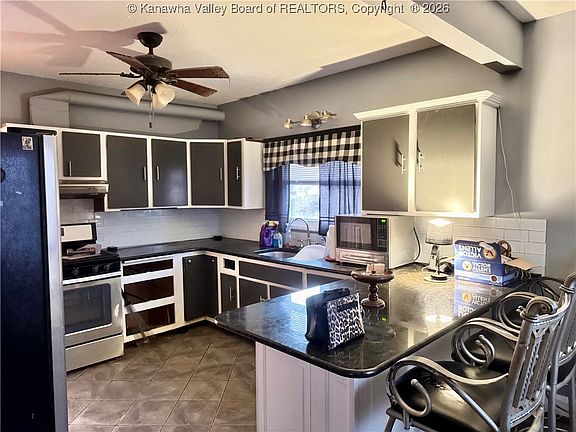 4th image of 655 Cardinal Dr